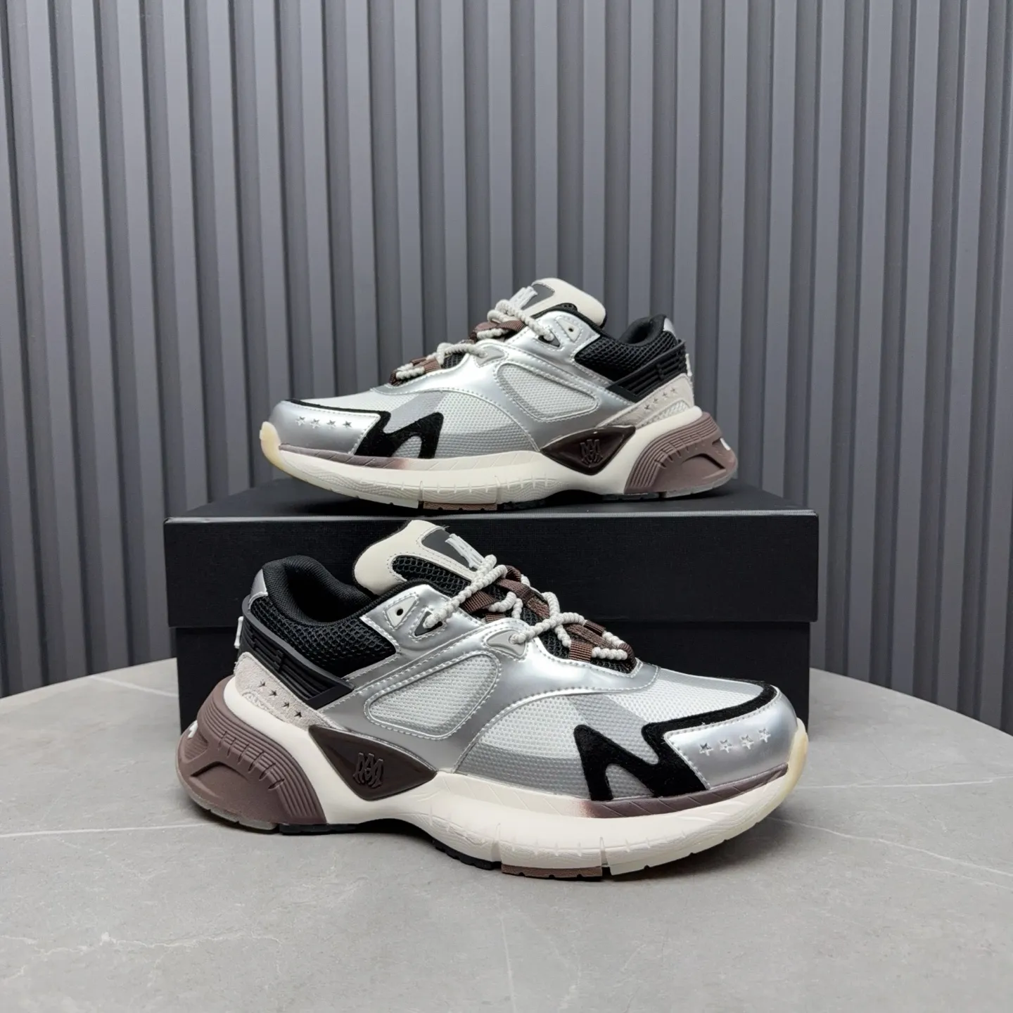 [AMIRI Amir] P: 760💰Size for couples: Female 35-40; Male 39-44; (Customized at 45.46) AMIRI Amir New Autumn and Winter Products New Autumn Latest Catwalk Couple Color Block Bread Casual Sports Shoes Series 〰 Casual fashion style full of details New generation of bone shoes popular classic upgrades Super comfortable and super popular! AUTRY is an exclusive version of AUTRY couple casual shoes from a high street brand in Los Angeles. Many celebrity Internet celebrities have the same style. Chinese new rapper Xiaobai Gali, Wang Yibo, Yang Mi and other Internet celebrity bloggers are competing for their feet. The three-dimensional molded metal logo on the side of the AJ1 shoe is on par with Nike's popular Fog. The heroic value instantly has a bit of punk rock flavor, all showing fashion sense and street style... ▪ Upper: original custom-made cowhide + original custom-made breathable mesh ▪Inner lining: original customized breathable mesh ▪Outsole: original molded two-color TPU rubber combination outsole.
